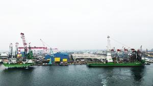 台船環海籌備彰化風場水下基礎安裝案　雙雄工作船齊聚高雄港 