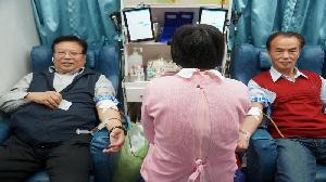 中油煉製事業部舉辦公益捐血　執行長率同仁挽袖獻愛心