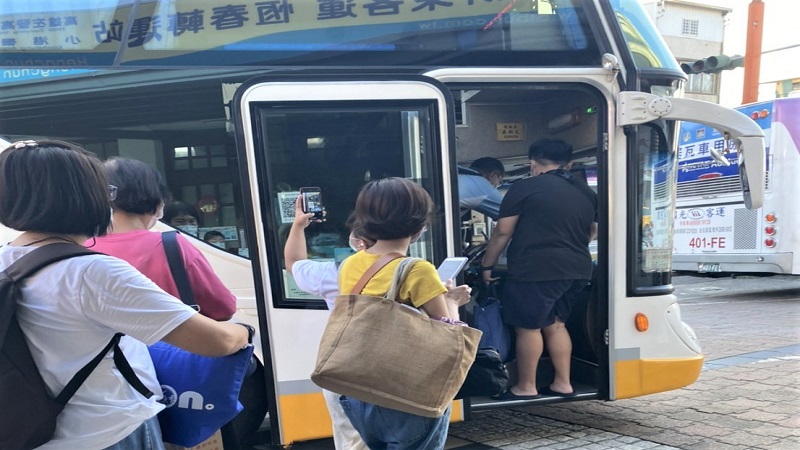 告別國慶連假　搭公車免塞車